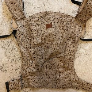 Happy Baby OG cheetah carrier